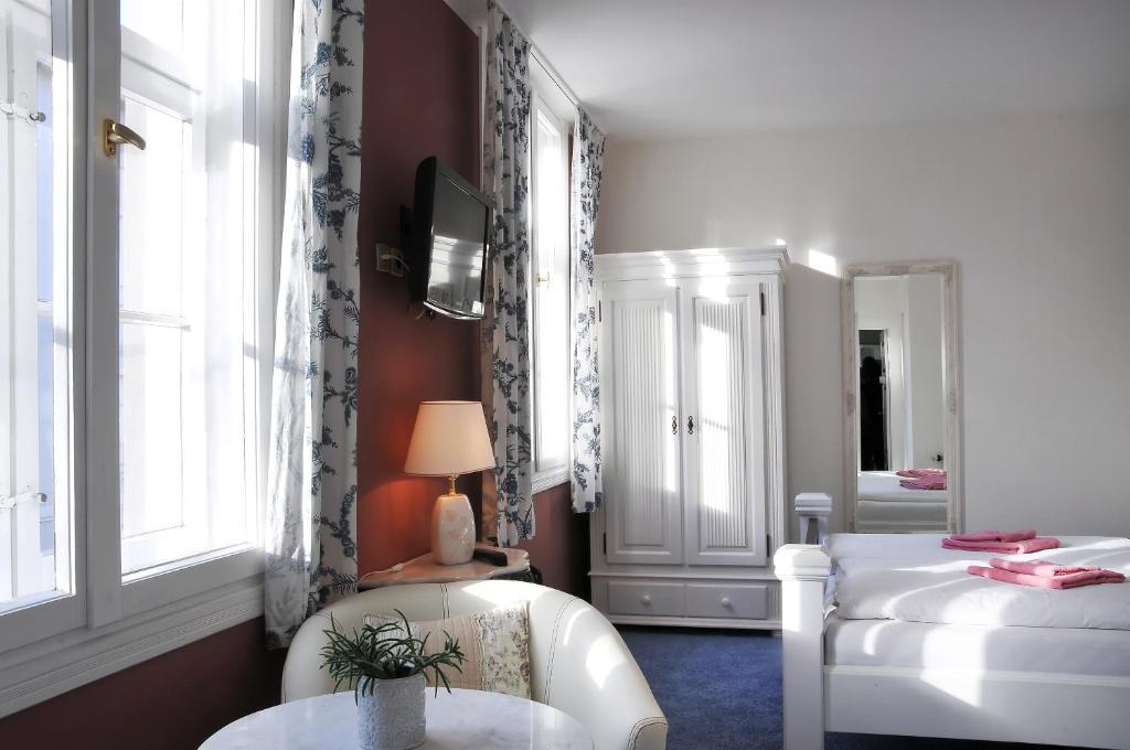 Pension Altstadt Moench In Top Lage Preis Inclusive 5 Prozent Bettensteuer Und Fruehstueck Stralsund Esterno foto